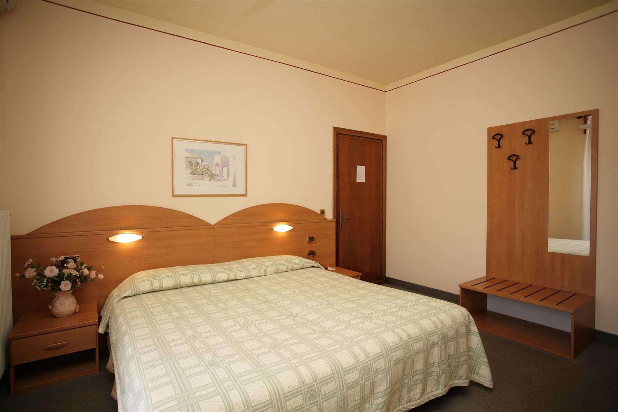 Hotel Ezzelino San Zenone Екстер'єр фото