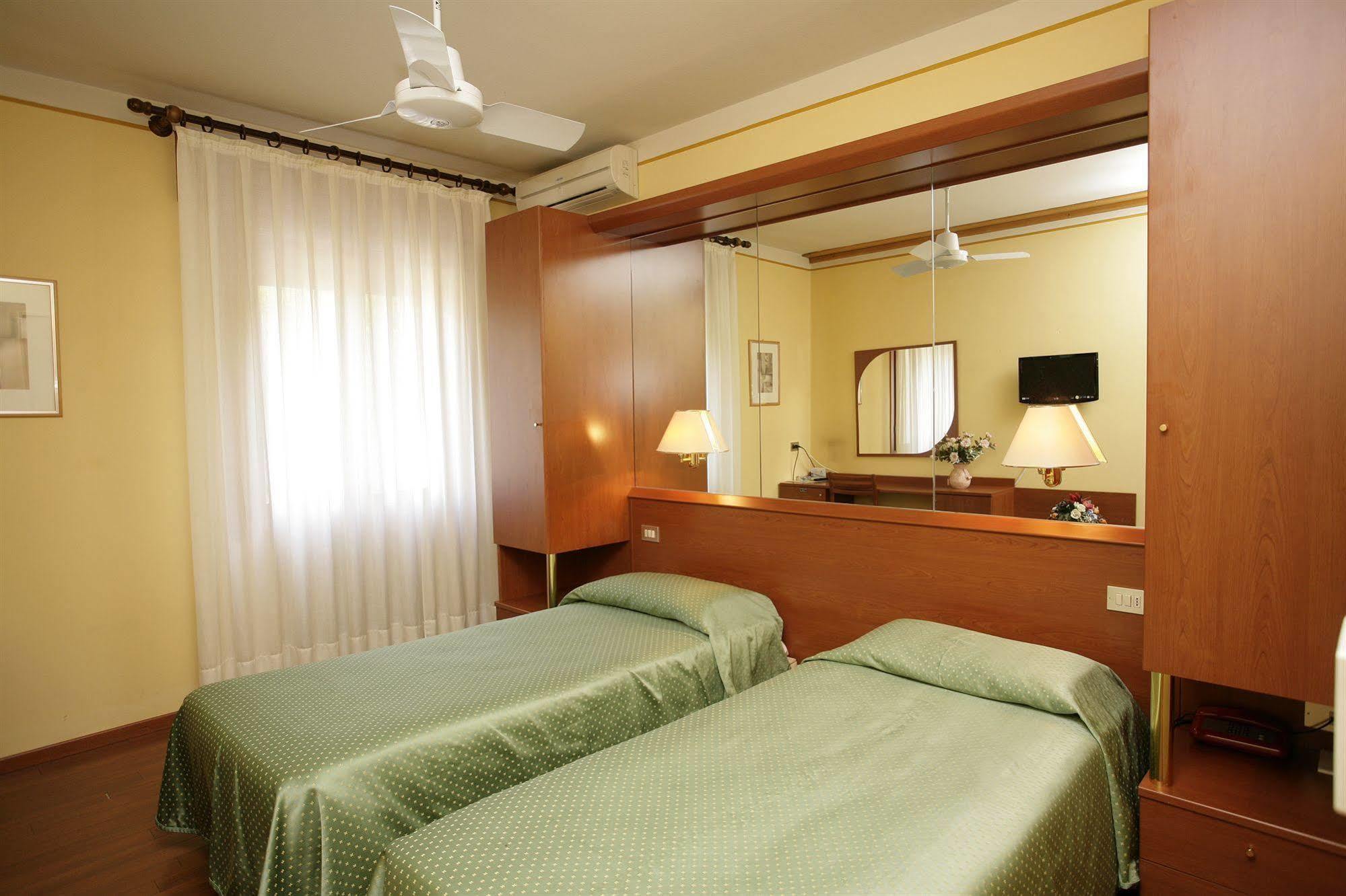 Hotel Ezzelino San Zenone Екстер'єр фото